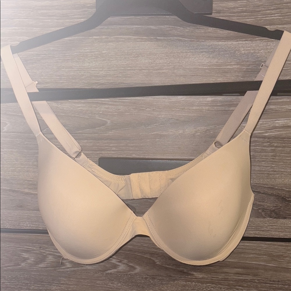 Natori Cream T-Shirt Bra with Underwire and Adjustable Straps